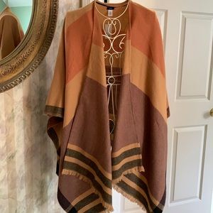 Beautiful wrap, soft colors, smoke & pet free home